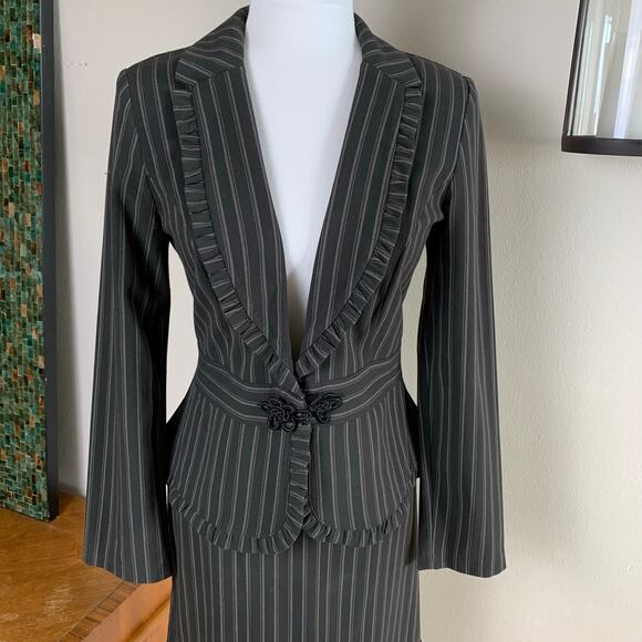 Vintage Secretary Skirt Suit Size 6 2-Piece w/ Blazer Jacket Ruffle Trim Striped - Picture 2 of 12